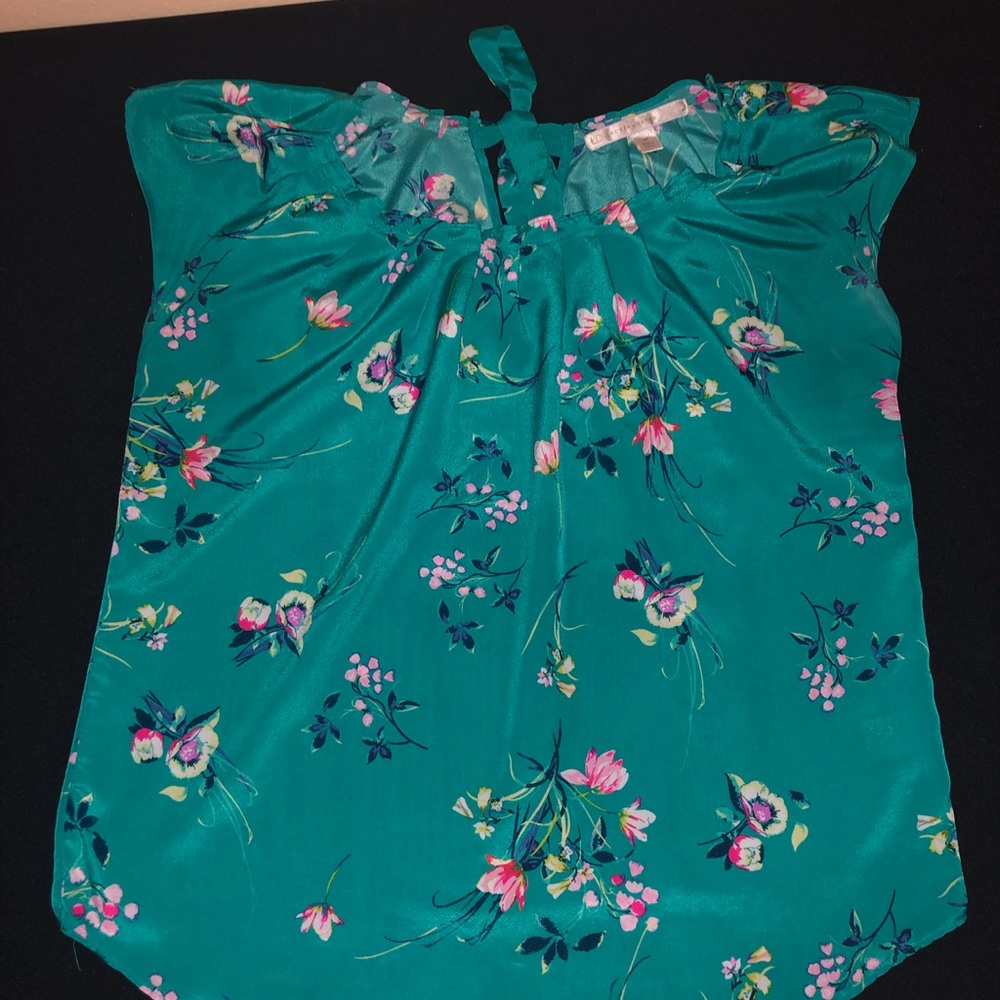 Floral print flowy sleeveless blouse